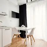 Hostmate - - Imperia's Crystal - Romolo * Milan