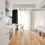 Hostmate - - Imperia's Crystal - Romolo * Milan