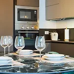 Elegant Loft With Hidden Garden Oasis - Portello *