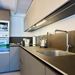 Elegant Loft With Hidden Garden Oasis - Portello *