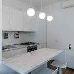 Ray 6 Navigli * Milão