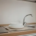Hostmate - - Imperia's Nest - Romolo Iulm * Milano