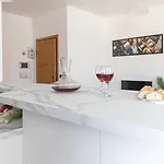 아파트 Italianway Comfort - Maffei 20 *