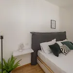 Brera District Bright & Elegant By Rentopolis アパート ミラノ