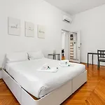 Pacini - Lakeside L&b Apartment
