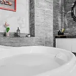 Luxury House Jacuzzi -