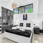 Luxury House Jacuzzi - Lejlighed