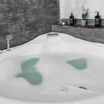 Luxury House Jacuzzi - Lejlighed