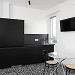 Guesthost - Mm2 Udine - Lovely * Милан