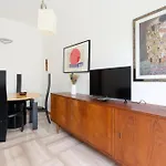 Guesthost - Charming Navigli! Functional Apartment
