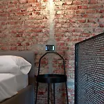 Isola Stylish Loft In *