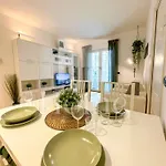 Apartment In Town - - Porta Nuova District Milan