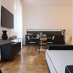 Apartment Comecasa Sforza Chic -10 Min Walk From Duomo