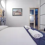 I-host - Pavia 10 *