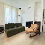Sant'agostino Large & Elegant Apartment, * Milan