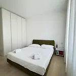 Apartment Sant'agostino Large & Elegant Apartment, Milan