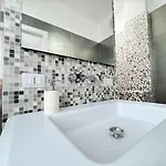 Sant'agostino Large & Elegant Apartment, * Milan