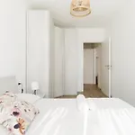Guesthost - Comfy *