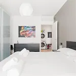 Guesthost - Bonola M1 Balcony Lejlighed Milano