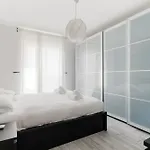 Guesthost - Bonola M1 Balcony Lejlighed *
