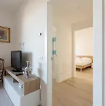 Guesthost - Milano-affori Balcony * 米兰