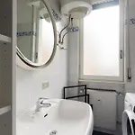 Apartment Guesthost - Charming Navigli! Functional Milan