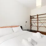 Guesthost - Charming Navigli! Functional Apartment