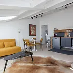 Newly Renovated Bright Penthouse Apartment