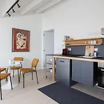 Newly Renovated Bright Penthouse *