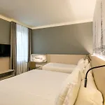Hotel 43 Station 3*