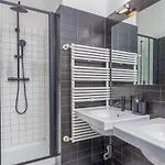 Parking, 2 Min To Metro, 8 Min To Rho Fiera, Air Conditioning アパート *