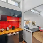 Parking, 2 Min To Metro, 8 Min To Rho Fiera, Air Conditioning アパート