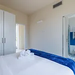 Penthouse With Terraces, Jacuzzi & Garage *