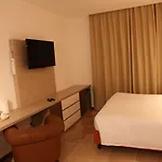 메트로 호텔 3*