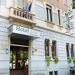 ピアチェンツァ ホテル 3*