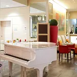 Hotell Ramada Plaza By Wyndham 4*