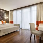 Hotell Ramada Plaza By Wyndham
