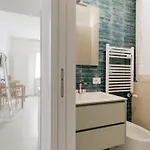 Guesthost - Bright Bocconi Lägenhet Milano