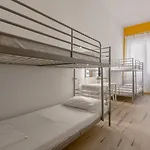 Quo Hostel