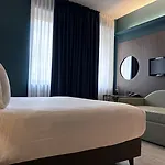 Av Hotel Milán