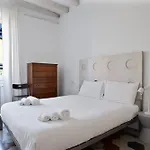 Vintage Hideaway Milan-historic Courtyard Milano