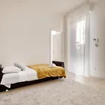 Διαμέρισμα Just Urban - Modern 1-br Navigli - Metro M2 *