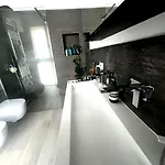 Urban Oasis - Two-room Apartment! Milano