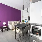 Charming Modern Near Argonne Milan