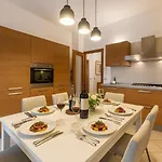 아파트 Sansiro75 Large 3bdr With Private Garage Near To Fiera And Stadium 밀라노