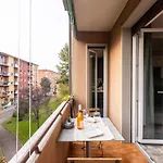 Too Easy Apartment *