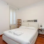 I-host - Ripa Navigli