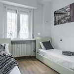Giambellino Trilocale Accogliente شقة