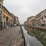 I-host - Ripa Navigli *
