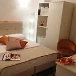 Flowers 招待所 3*